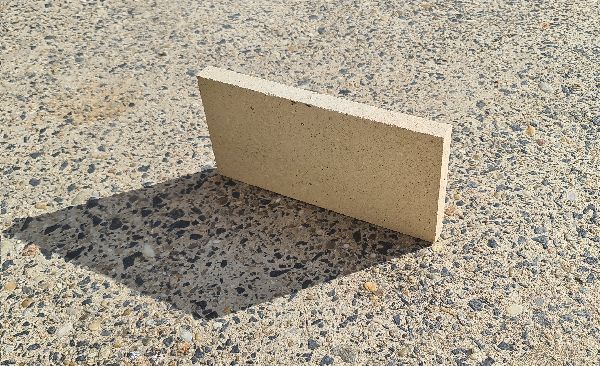 Samott tégla (20X124X250)